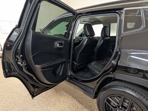 Used 2018 Jeep Compass Latitude w/ Cold Weather Group AWD/4WD image 13