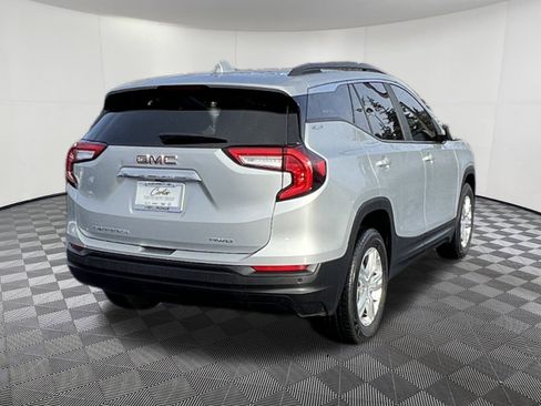 Used 2022 GMC Terrain SLE w/ Driver Convenience Package image 6