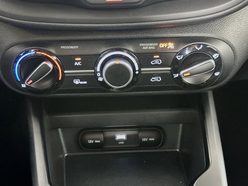 Used 2025 Kia Soul LX w/ LX Technology Package image 23