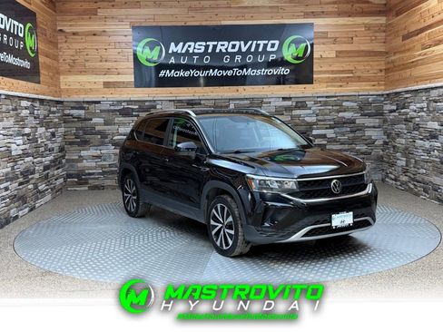 Used 2022 Volkswagen Taos SE image 1