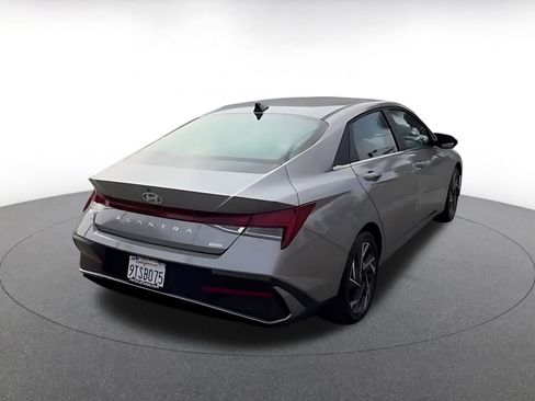 Used 2025 Hyundai Elantra Limited image 7