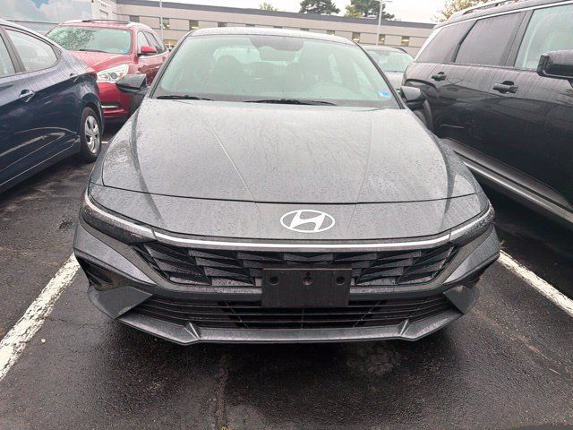 Used 2025 Hyundai Elantra SEL FWD image 3