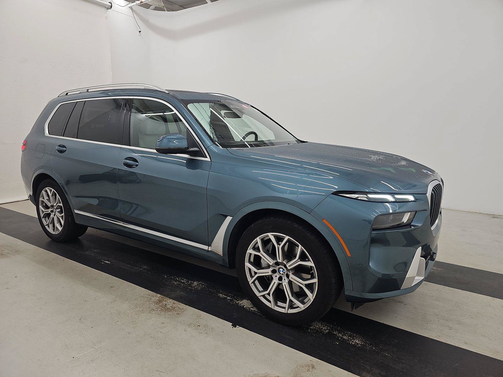 Used 2026 BMW X7 xDrive40i AWD/4WD image 3