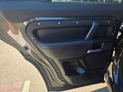 New 2026 Land Rover Defender 110 X-Dynamic SE image 18