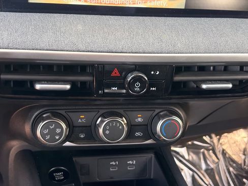 Used 2025 Nissan Kicks SV FWD image 25
