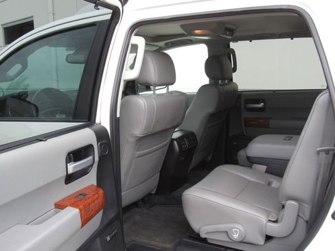 Used 2018 Toyota Sequoia Platinum AWD/4WD image 14