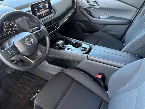 Used 2025 Nissan Rogue S AWD/4WD image 5