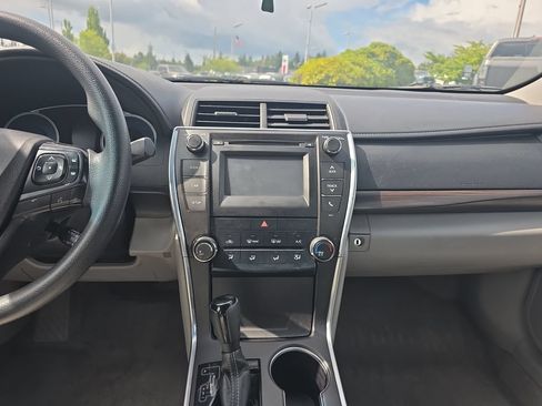 Used 2016 Toyota Camry LE FWD image 23