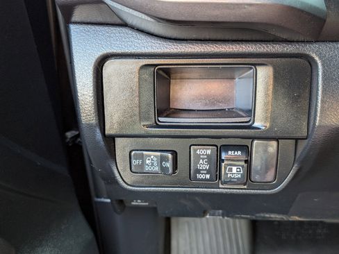 Used 2017 Toyota Tacoma TRD Sport w/ Tow Package image 18