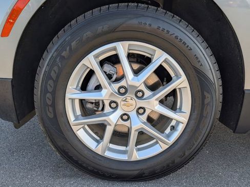 Used 2024 Chevrolet Equinox LT AWD/4WD image 13