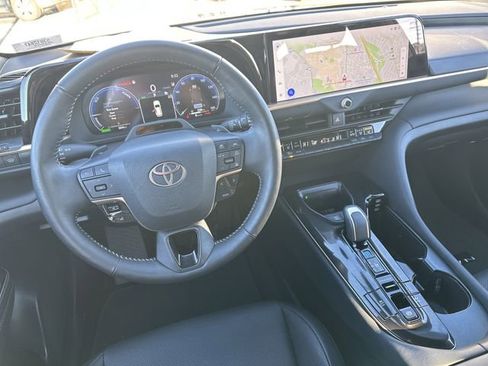 Used 2025 Toyota Crown Signia image 14