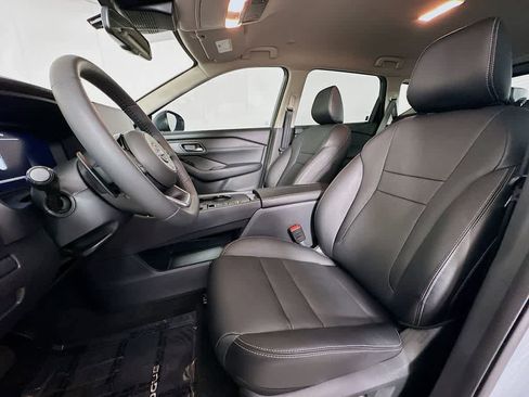 Used 2024 Nissan Rogue SL image 12