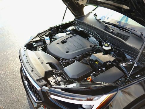 Used 2025 Volvo XC40 B5 Core image 57