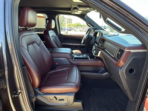 Used 2024 Ford Expedition Limited image 31