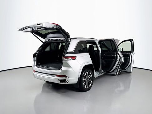 Used 2023 Jeep Grand Cherokee Overland w/ Advanced Protech Group III AWD/4WD image 25