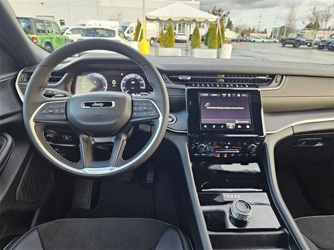 New 2025 Jeep Grand Cherokee Altitude image 27