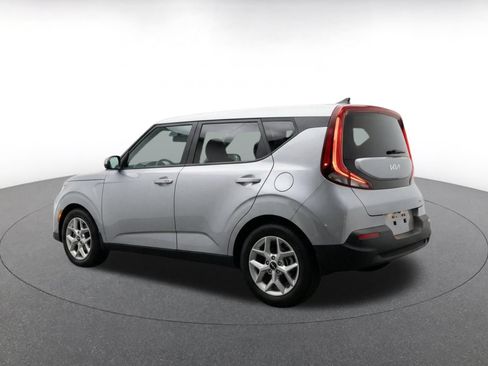 Used 2025 Kia Soul LX w/ LX Technology Package FWD image 6