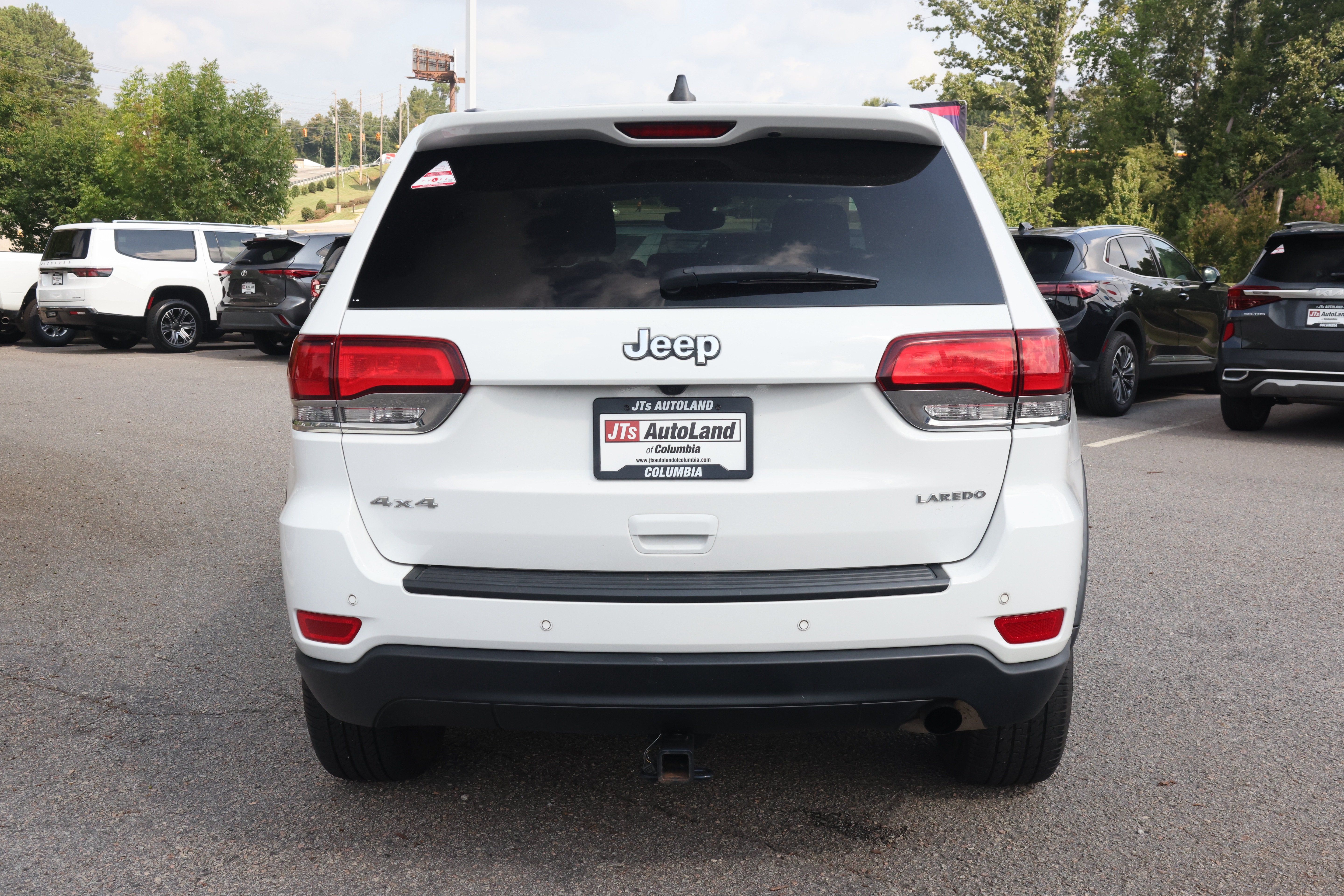 Used 2022 Jeep Grand Cherokee Laredo E AWD/4WD image 4