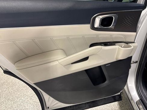 Used 2022 Kia Sorento SX Prestige w/ Panoramic Sunroof Package AWD/4WD image 18