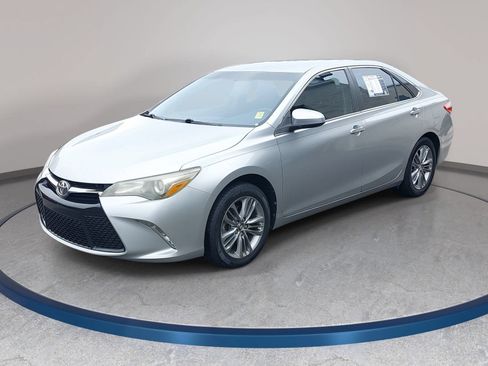 Used 2015 Toyota Camry SE FWD image 1