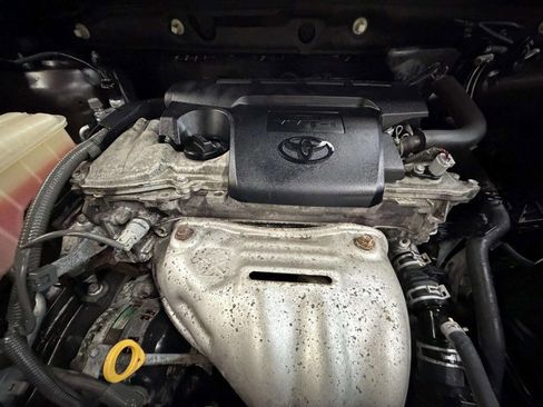 Used 2013 Toyota RAV4 XLE image 27