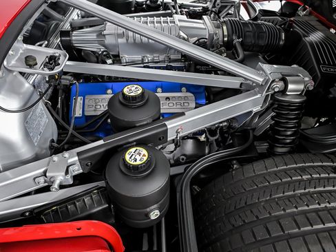 Used 2005 Ford GT RWD image 19