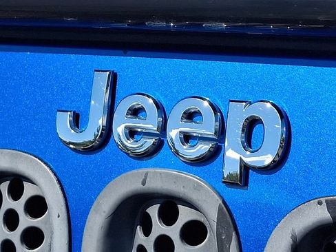 Used 2015 Jeep Wrangler Sport w/ Quick Order Package 24S AWD/4WD image 32