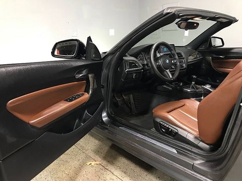 Used 2015 BMW M235i Convertible image 21