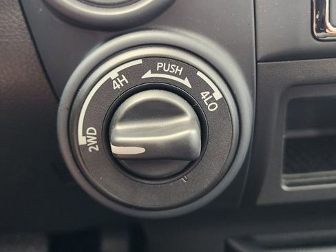 Used 2024 Nissan Titan SV AWD/4WD image 32