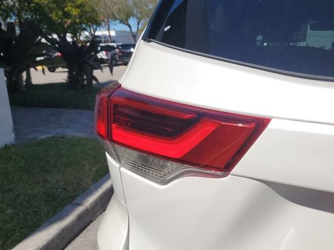 Used 2019 Toyota Highlander Limited image 29