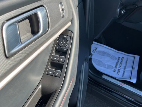 Used 2025 Ford Explorer ST-Line image 13