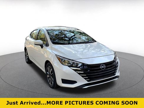 Used 2025 Nissan Versa SV image 1