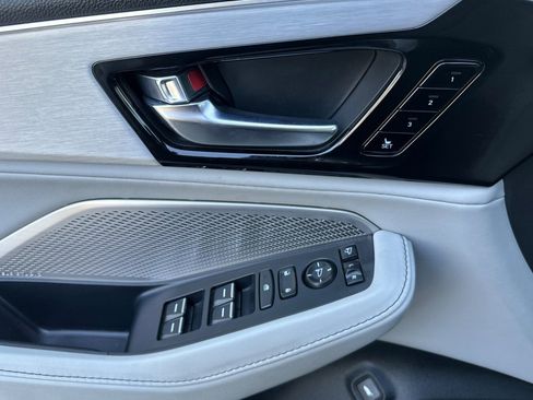 Used 2023 Acura MDX FWD w/ Technology Package image 11