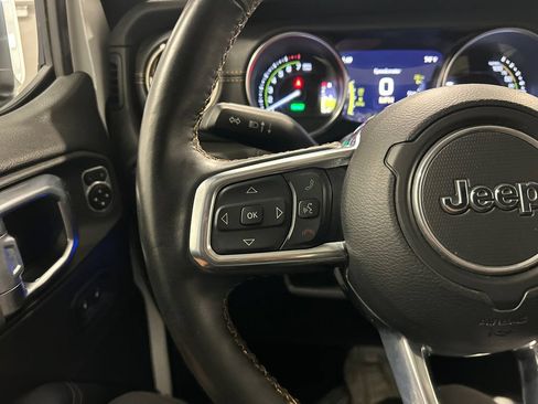 Used 2022 Jeep Wrangler Unlimited Sahara AWD/4WD image 18