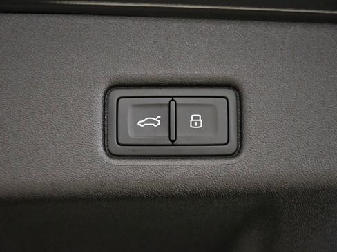 Used 2025 Audi Q5 Premium w/ Convenience Package image 55