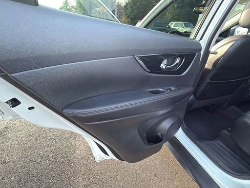 Used 2017 Nissan Rogue SL w/ SL Premium Package image 71