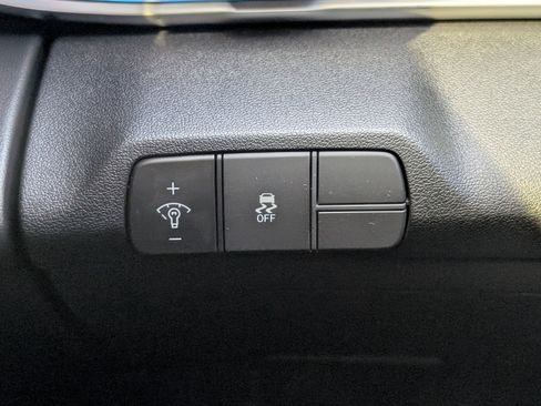 Used 2025 Hyundai Elantra Limited image 23