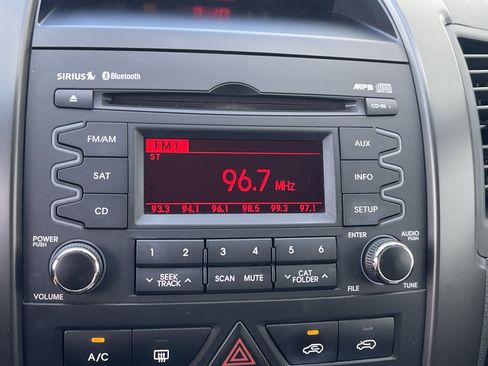 Used 2013 Kia Sorento LX image 13