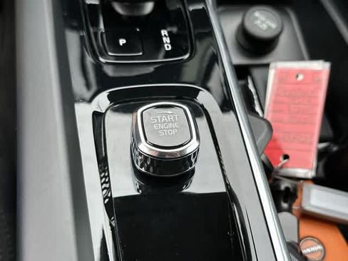 Used 2023 Volvo XC60 B5 Core AWD/4WD image 11