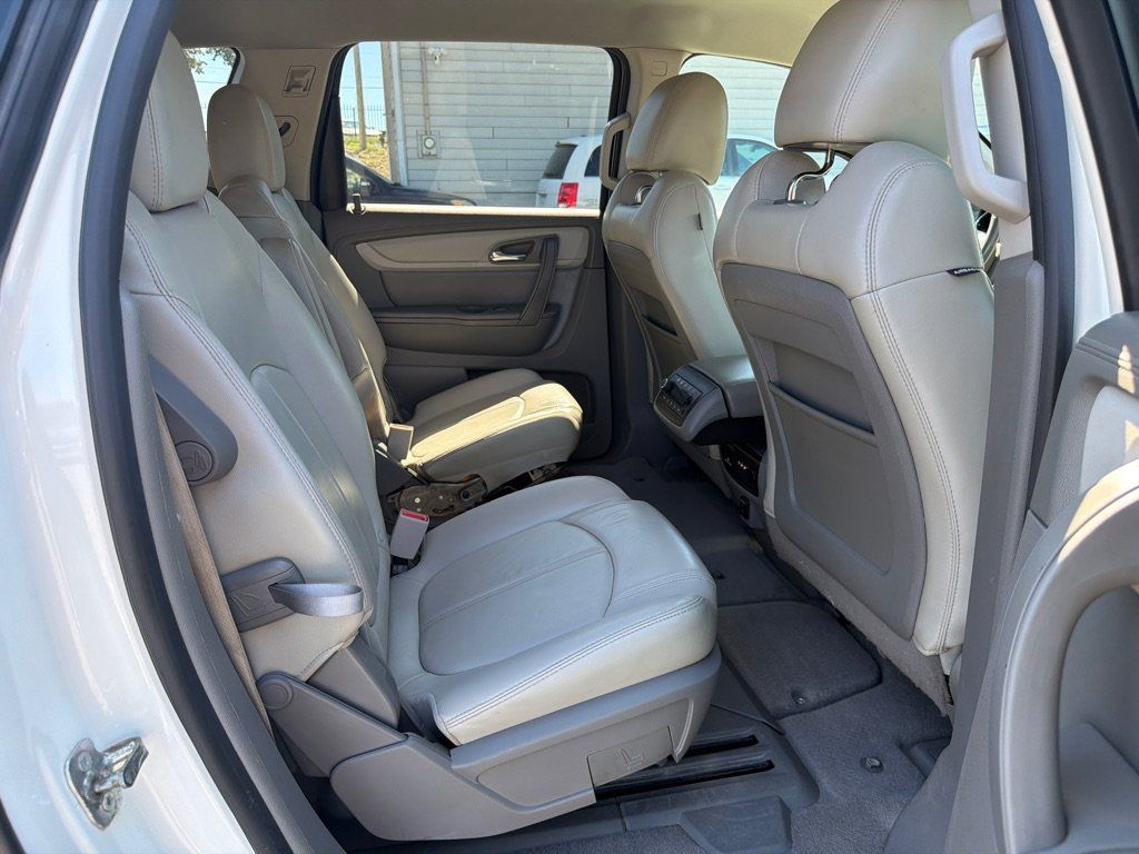 Used 2015 Chevrolet Traverse LT FWD image 16