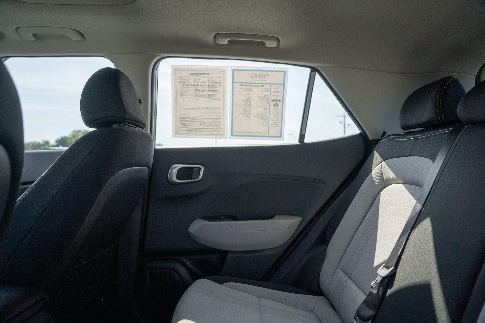 Used 2024 Hyundai Venue SEL FWD image 21