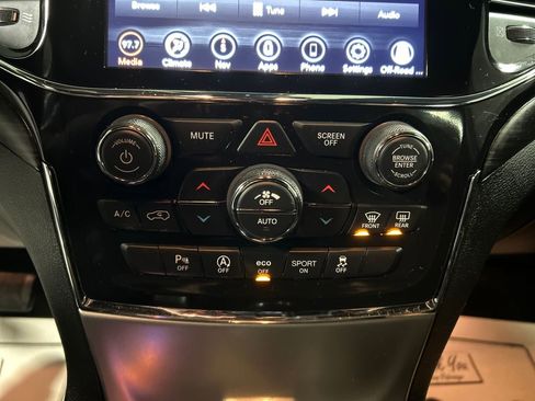 Used 2022 Jeep Grand Cherokee Laredo E image 19