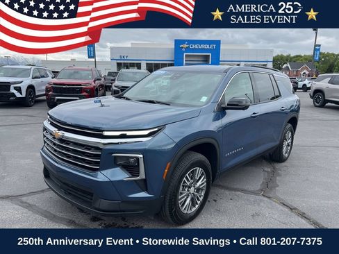 Used 2026 Chevrolet Traverse LT w/ Driver Confidence Package AWD/4WD image 1