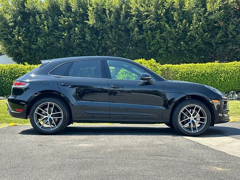 Certified 2025 Porsche Macan AWD/4WD image 9