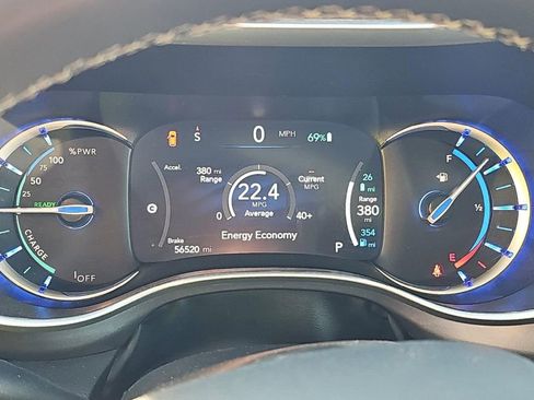 Used 2024 Chrysler Pacifica Select image 42