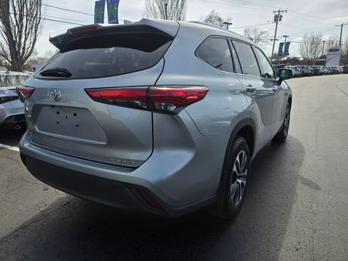 Used 2021 Toyota Highlander XLE image 7