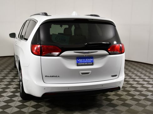 Used 2018 Chrysler Pacifica Touring-L w/ Advanced Safetytec Group FWD image 7