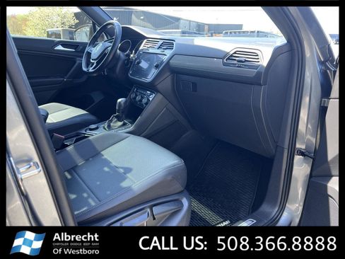 Used 2020 Volkswagen Tiguan SE R-Line AWD/4WD image 20