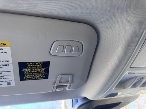 Used 2025 Ford Escape SE w/ PHEV Premium Package image 13