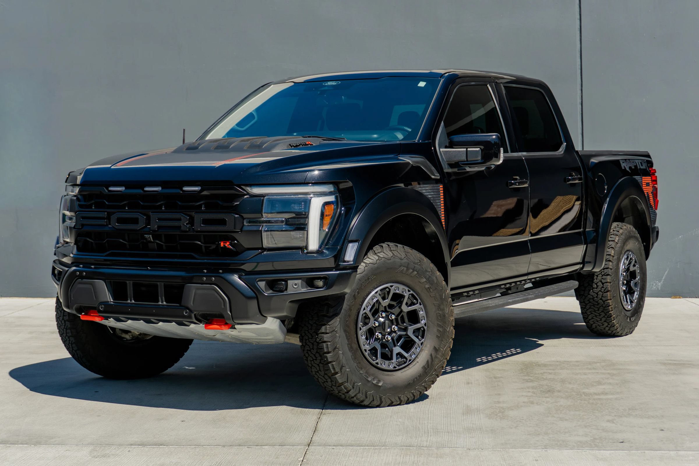 Used 2025 Ford F150 Raptor w/ Equipment Group 803A Raptor R AWD/4WD image 3